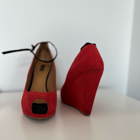 Red heels - Picture 2 of 3